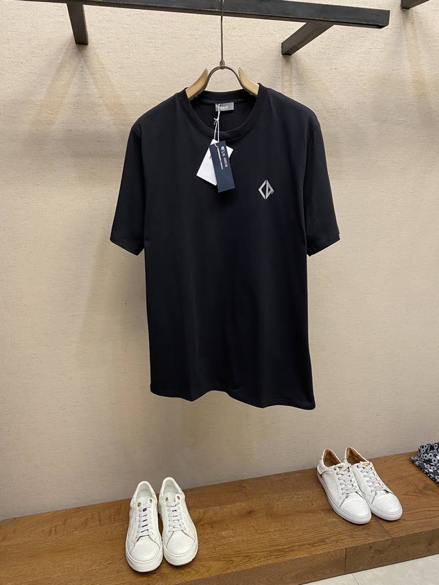 Dior，25Ssdiro标识棉质短袖T恤，正品7233购入，32支紧密精梳棉260克，1*1拉架索罗纳罗纹，胶浆印花，布匹酵洗，定制1：1商标，宽松版型尺码：