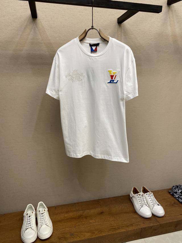 Lv路易家美洲杯决赛联名限量款浮雕立体印花 刺绣 纯棉半袖圆领T恤洗涤方式：建议干洗或包裹洗衣袋反面单独冷水快速机洗自然晾干！尺码：S-Xl