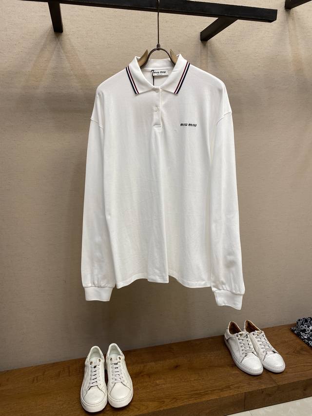Miu Miu 纯色刺绣Logo长袖Polo衫，正品7089购入开发，定制双股大珠地230克，扁机罗纹，进口刺绣，面料酵洗，定制1：1贝壳纽扣，定制1：1商标，