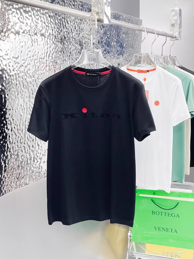 Kiton 2025春夏新款首发专柜最新款短袖圆领T恤 高端订制 设计前卫时尚！品牌Logo重工艺设计 高端定制双丝光面料.手感柔软.穿着舒适.专柜级别精致车线