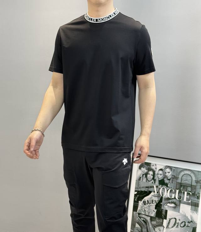 特P10黑色：S 3。M 4。2Xl 3，3Xl 3。4Xl 3。Moncle*蒙口25S春夏新款圆领短T. 原单品质！悬垂感强！手感质感都极完美！领口.袖口定