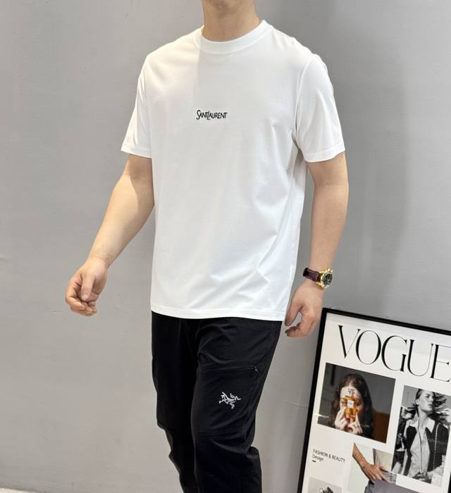 特P10白色：S-4Xl码数多～圣罗兰Ysl，Yves Saint Laurent 25S春夏男士圆领短袖.基础款字母T恤.3D刺绣工艺.轻奢款推荐！优选 G丝