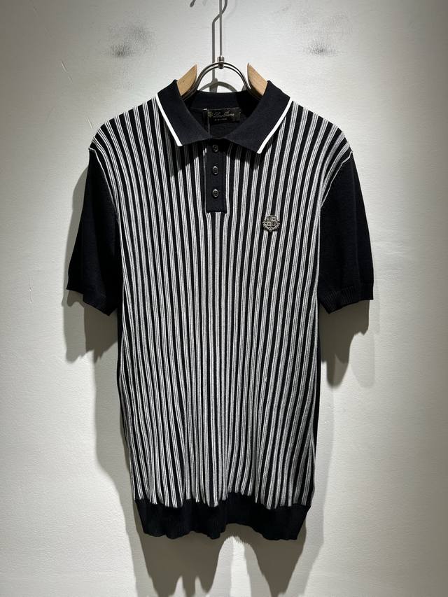 Loro Piana诺悠翩雅 2025春夏男士最新的贸易订单翻领针织短袖T恤，全品相！！上身舒适透气，不僵硬，整体有着丰富的立体感，品质出口订单，胸前五金Log