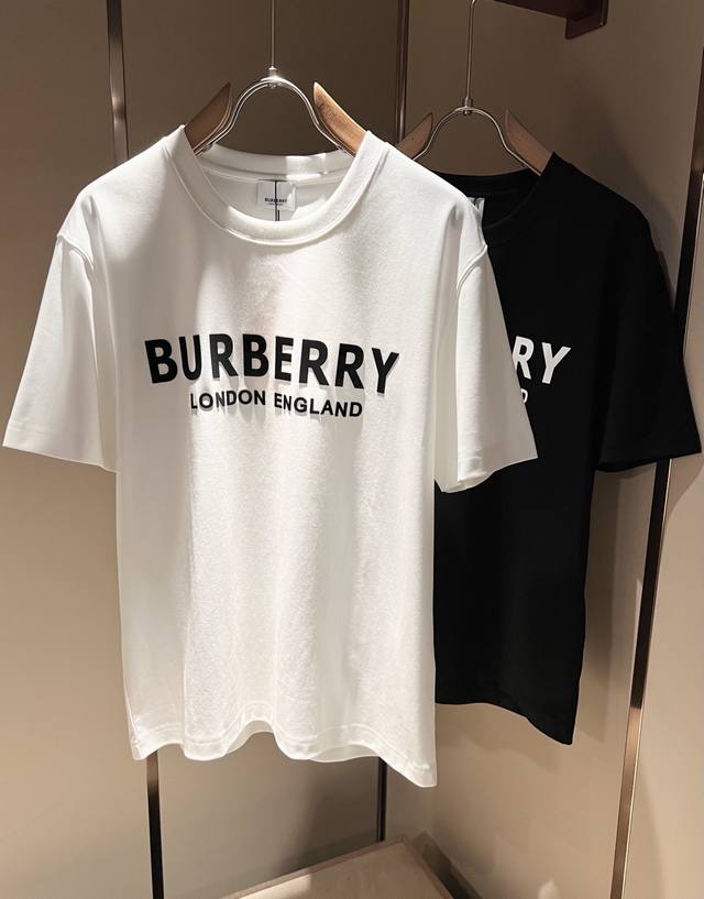 Burber*Y巴*莉2025春夏新品男女同款短袖T恤，重磅来袭，最近比较火热的环保纯棉面料制作而成，高端户外运动休闲系列，非常火热运动风潮！Bur最新研发的特