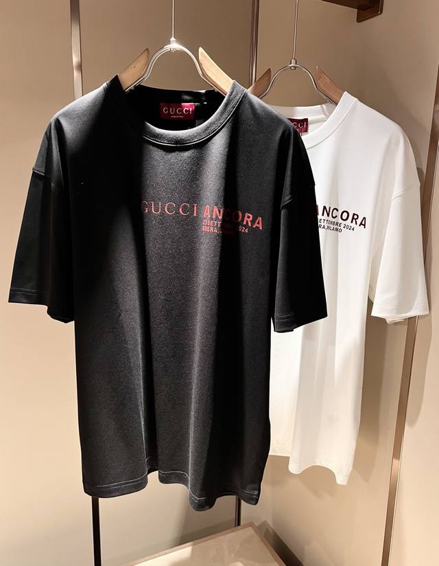 Gucc*古家 2025春夏新款男女同情侣款休闲宽松棉质圆领短袖T恤衫！贸易公司渠道稀出，同步官网发售 ！ 2025春夏最新系列，经典时尚设计元素，为全新系列注