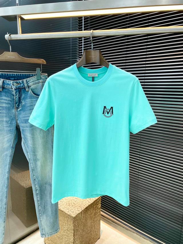 Moncher- 蒙口 系列 Vip高级定制 2025春夏季新款短袖 百搭款式 任何人都可以轻松驾驭 面料全订制 高定一等品莱卡棉面料 面料手感柔软，上身舒适柔