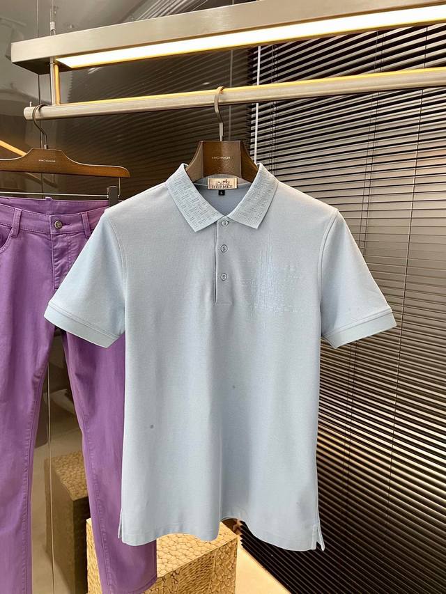 Hermes 爱马仕 2025最新款Polo短袖，采用最新100%棉面料，耐水洗不易掉色，手感柔软、成分柔软舒适 经典设计风格 特殊定制 简单的裁剪方式拼接，体