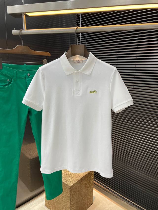 Hermes 爱马仕 2025年春夏最新款Polo短袖，采用最新伊力特面料，耐水洗不易掉色，手感柔软、成分柔软舒适 经典设计风格 特殊定制 简单的裁剪方式拼接，