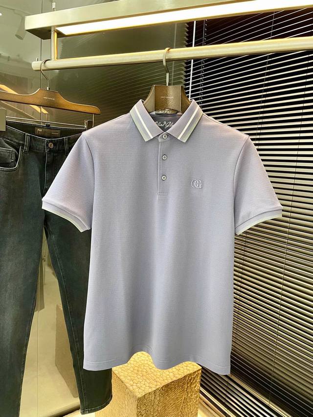 Gucci 古驰 2025春夏最新款Polo短袖，采用最新聚脂纤维桑蚕丝面料，耐水洗不易掉色，手感柔软、成分柔软舒适 经典设计风格 特殊定制 简单的裁剪方式拼接
