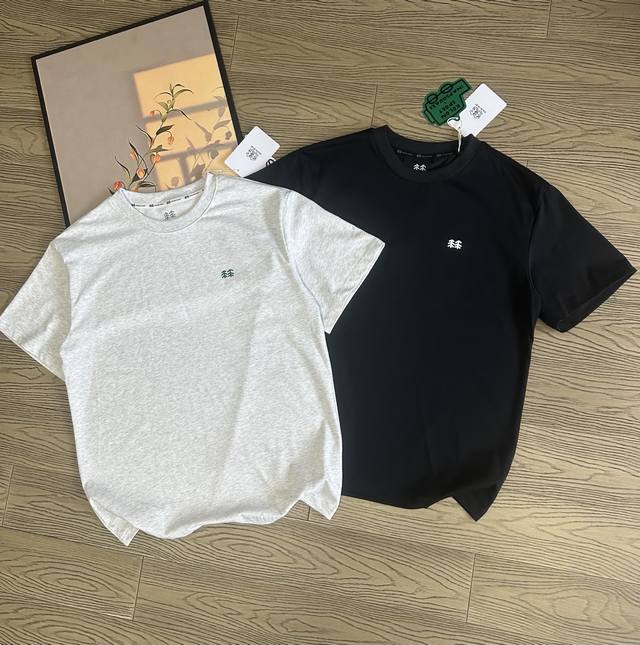 韩国专柜在售-可隆Kolon Sport 小汽车联名款后背大印花圆领字母印花合身直筒短袖T恤 男女同款 面料：采用40织双纱320克面料，原版1:1高克重，纯棉
