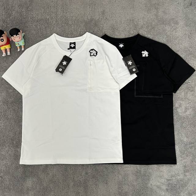 Dec迪桑特 T恤棉感夏季弹力圆领T恤 独家款式 实拍图！经典Toyobo面料制成的短袖Polo衫采用吸湿性极佳的专业运动面料动感珠地，布表面呈疏孔状，有如蜂巢