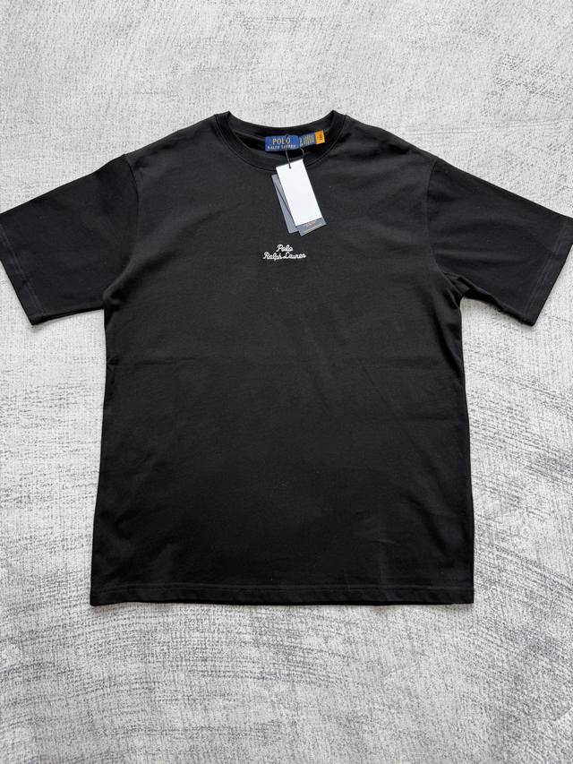 Ralph Lauren男士字母刺绣短袖运动T恤 休闲舒适圆领百搭上衣！！Polo Ralph Lauren已成为了当今绅士休闲服饰的代名词，也是具马球精神的品
