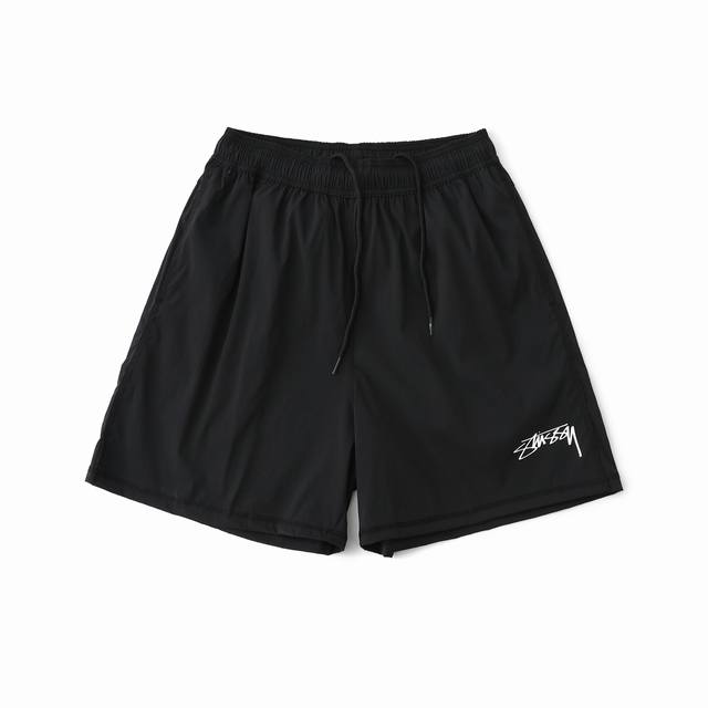 Nike X StüSsy 联名款 速干运动短裤 百搭休闲短裤 男女同款采用锦纶加氨纶混纺面料，面料厚实有弹力，三针五线工艺，细节非常到位，可任意对比！外贸跟单