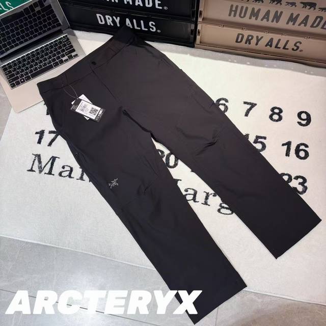 Arcteryx始祖鸟 Cronin 面料升级锦棉弹力纯色户外运动中腰拉链防泼水休闲裤 -面料：采用原版一比一定织定染61%棉+29%锦纶+10%氨纶面料。-辅