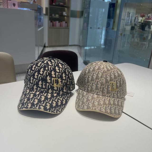 Dior迪奥2025新款棒球帽子男女式同款涤纶老花鸭舌帽遮阳防晒显脸小帽子情侣款！炒鸡洋气！一目了然的高品质！满印提花刺绣工艺，上身显头显脸小，设计前卫时尚，佩