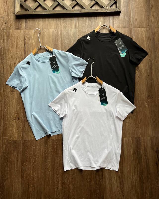 滴滴品质好货-Descente 迪桑特三色Training综训吸湿速干男女纯棉吸汗短袖压胶针织衫T恤Run系列 羽翼呼吸 男士速干运动短袖T恤3D空气引擎赋能极