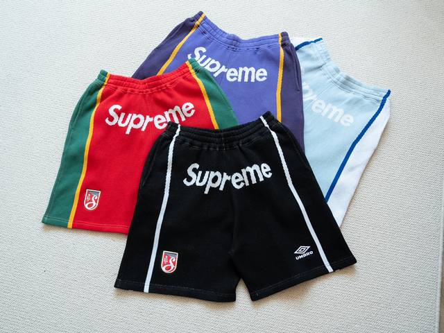 过验级版本 超级热度 Supreme X Umbro 联名款 Ss25 Knit Shorts30 茵宝针织短裤 拼接针织美式高街短裤五分裤 颜色：黑色 红色