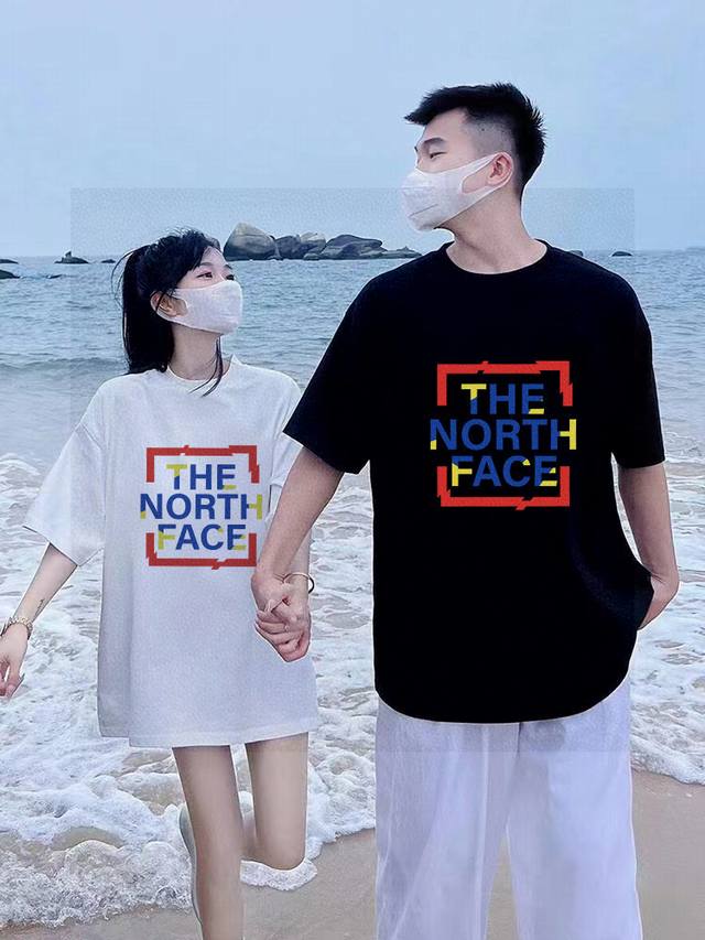 高品 高克重 可定做大码数！北面Tnf专柜同款彩色字母大Logo情侣印花情侣短袖采用260克定制精梳纯棉，领口定制螺纹不变形，三针五线做工，领口包包边条，肩膀处
