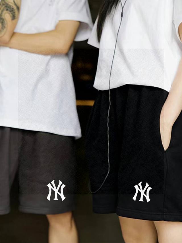 Mlb Ny洋基队专柜同步基础Logo印花毛圈情侣短裤不要说你不喜欢这条裤子，简单的版型加上精致的贴布设计！就用两个字绝了！大牌的版型真的无可挑剔，不同于市面的