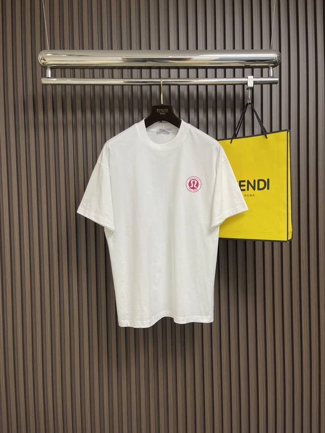 Lululemon 新款印花圆领T恤！320克高克重32双纱纯棉面料，版型阔版，图案都做了印花图案设计感十足，男女同款 百搭又好穿 尺码：M-3Xl