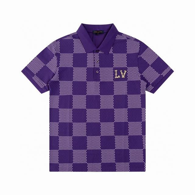 Lv 官方原版复刻！原单高端版本！2025春夏新款短袖翻领Polo衫T恤～ 设计前卫！订制丝光珠地棉、手感柔软！穿着舒适～刺绣品牌Logo工艺设计 ！纽扣带Lo