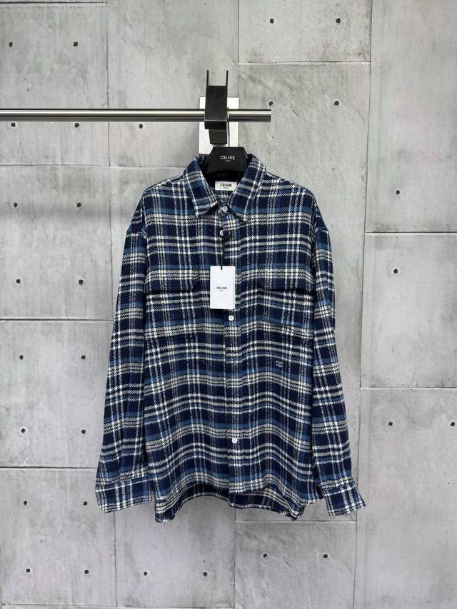 Celine 凯旋门蓝格夹克外套定制 纯棉色织磨毛格料，进口机刺绣工艺，红外线定位裁床，通过红外发射器和红外接收器来实现对材料的精准定位，满足格纹对位高精度裁剪