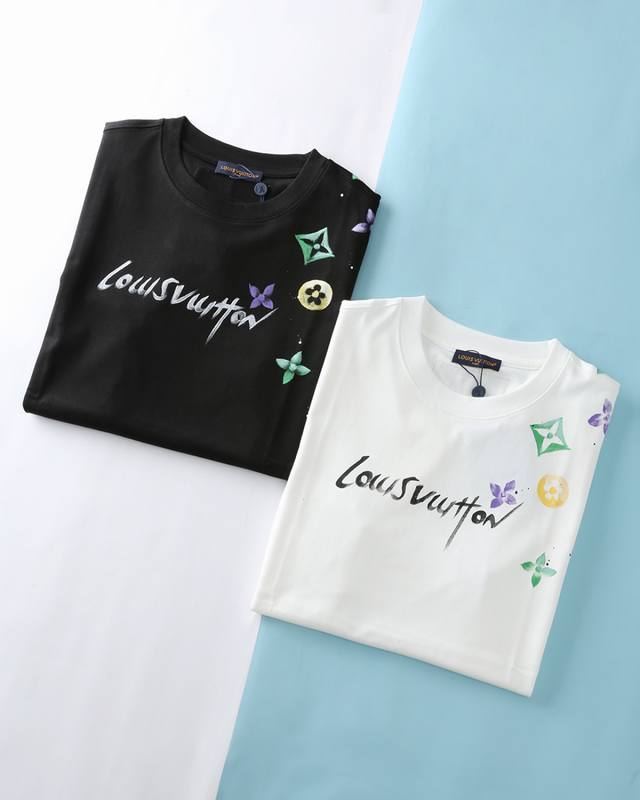 Lou V 路*登 25Ss夏季新款平纹针织棉布圆领短Tee，男士经典彩色涂鸦徽标时尚休闲短袖T恤衫！贸易公司渠道稀出，甄选客供 %平纹棉材质，面料结构紧密，平