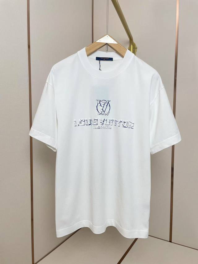 Lv2025新款裂纹T恤 3D立体效果 各个角度看都好看 双层螺纹领口 肩部通肩压条 280G纯棉面料 黑白双色 男女同款码数S-Xxl .