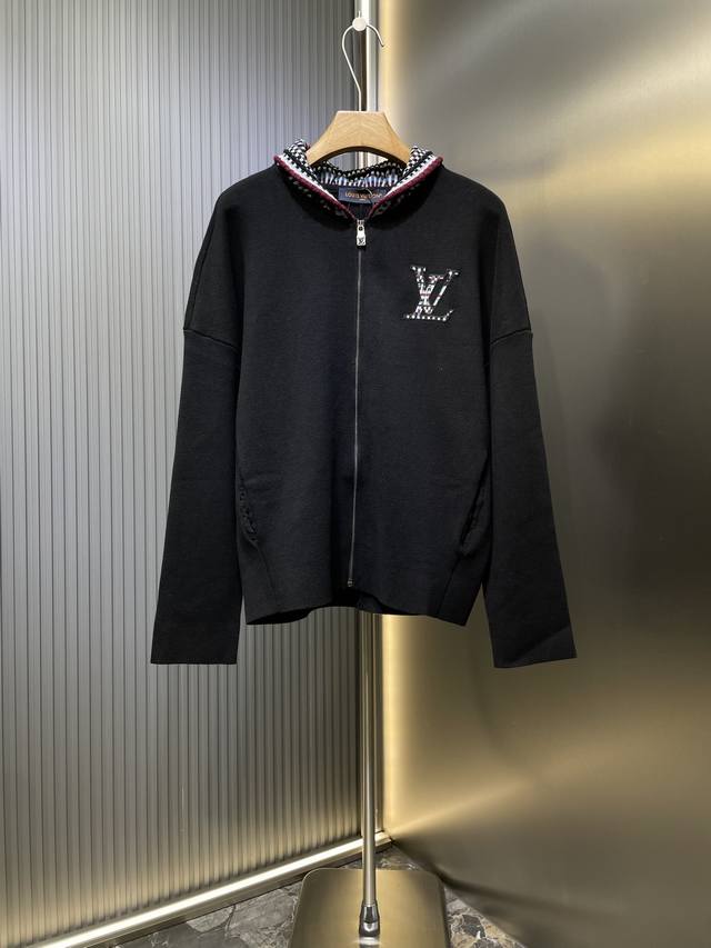 Louis Vuitton 顶级原单 Lv25Ss 提花毛织外套原版进行打色定染 颜色相似度高达95%以上翻领车拉链，纱线由底面2条260精梳棉+5条涤纶+1条
