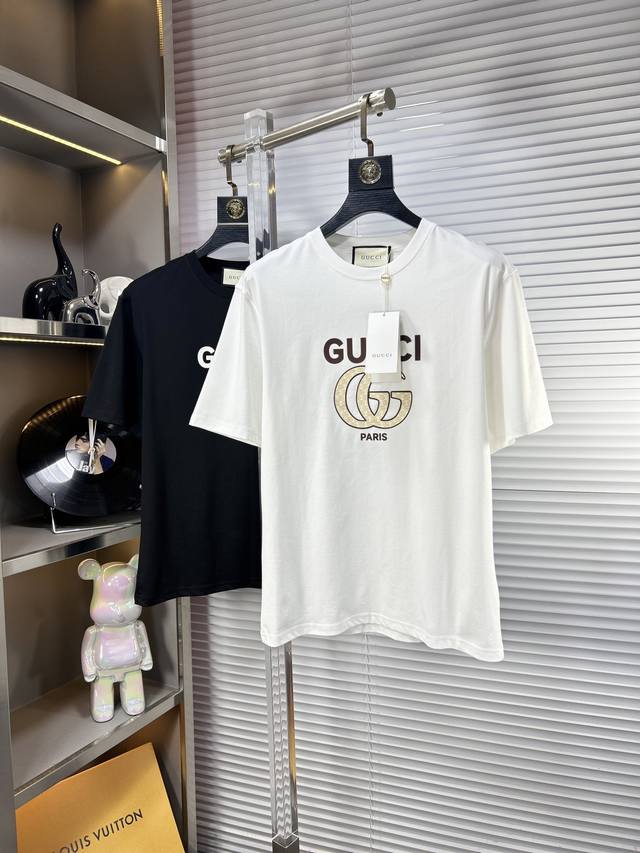 Gucc*古奇 Ss25夏季新款 胸前印花图案圆领短袖T恤，今年芬迪真是越来越棒不同于其他款式，更是时尚达人必须入手的一件！定制220G高克重丝光面料 ，手感细