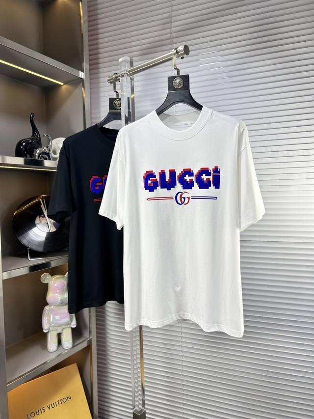Gucc*古奇 Ss25夏季新款短袖，顶级图案Logo，帅气时尚，简约百搭款。面料棉 不仅挺括，保持潮流的廓形，又穿着舒适，纱织更细腻 码数：M-Xxxl