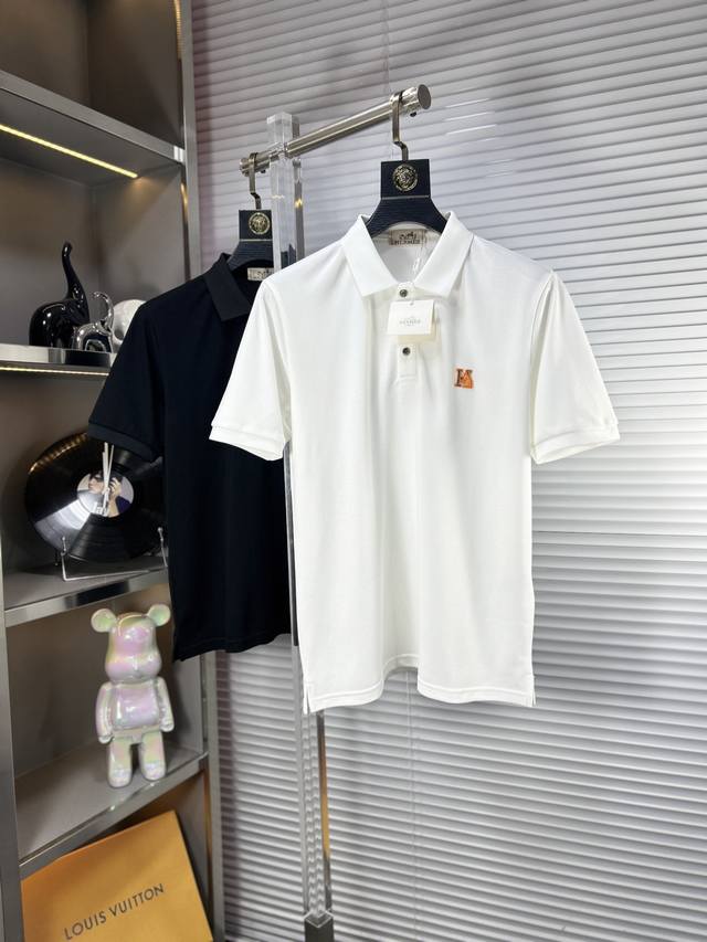 Herm*爱马仕 Ss25早春新款翻领Polo衫 高品质珠地棉材质 雍容华贵的品牌风格，260克重 客供进口面料 做出来的衬衫也是版型垂顺挺括，并且还抗皱抗起球