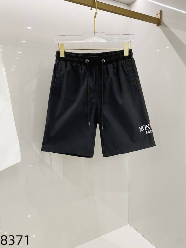 蒙口 新品 贸易渠道货品, 2025春夏新款轮廓型拼接裁剪休闲短裤。出众的型格让潮流时尚彰显活力,为平淡的青春加点猛料...客供针织有机棉,工艺技术最高的面料标