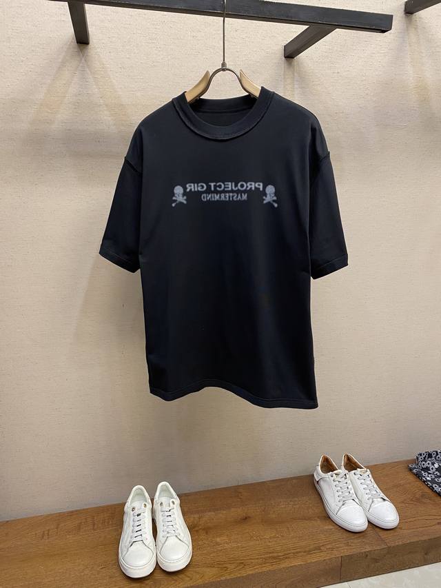 Master Mind Japan Mmj新款骷髅头印花圆领宽松短袖 口袋精致密针刺绣 Oversized版型 男女同款 尺码：S-Xl