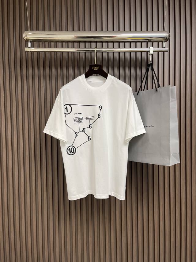 Maison Margiel Mm6 马吉拉 2025Ss春夏新款短袖T恤，定制专属洗水纯棉面料，刺绣Logo设计！简约大方，从容百搭，档次极高，完美融入时尚还