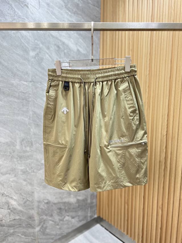 迪桑特 2025春夏新品 三标齐全 短裤 好货不用过多介绍 看细节 专柜码数：M-Xxxl 175 140上身建议L