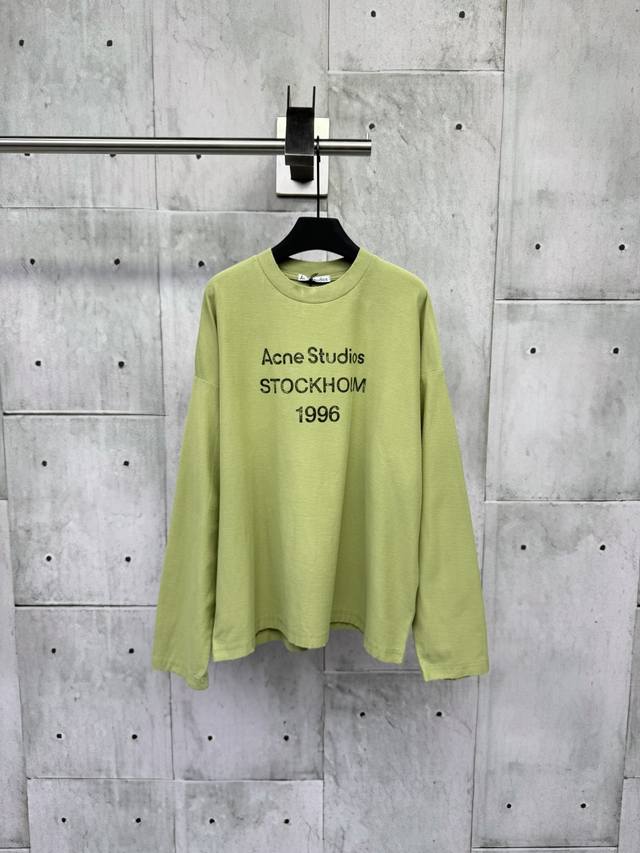 Acne Studios 1966泥染水洗做旧长袖工艺说明：采用选用超柔纯棉面料，成衣染色水洗做旧工艺，把胸前的部分做出脏脏的感觉，与下半部分呈现了渐变的效果领