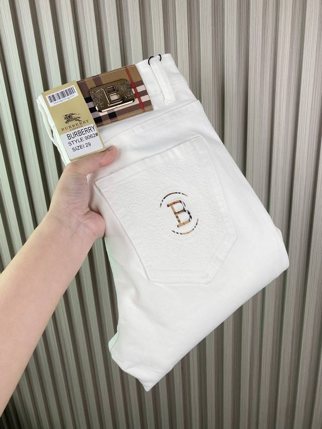 高端精品 巴宝莉 男士牛仔裤精品系列，2025秋季新款品牌新款，一比一制作工艺，修身显瘦小直脚版型设计，弹力面料舒适透气！码数29 38