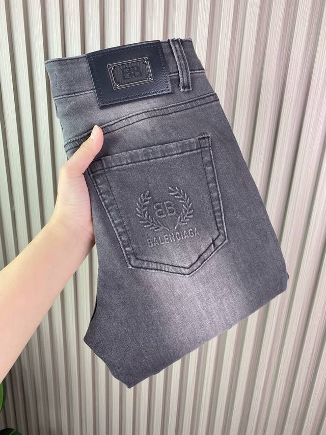 高端精品 巴黎世家 男士牛仔裤精品系列，2025秋季新款品牌新款，一比一制作工艺，修身显瘦小直脚版型设计，弹力面料舒适透气！码数29 38