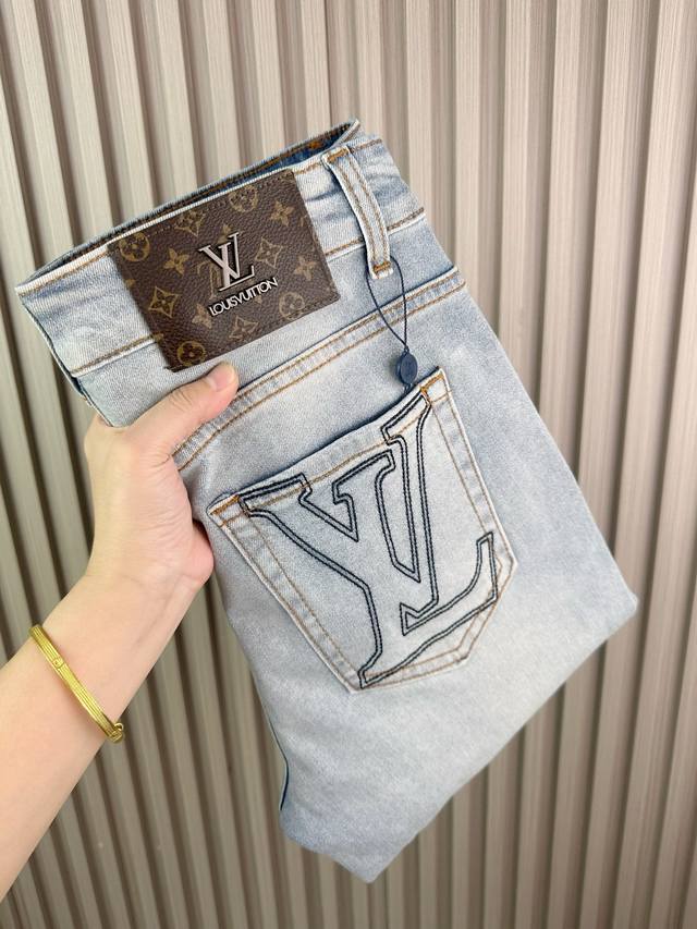 高端精品 Lv 男士牛仔裤精品系列，2025秋季新款品牌新款，一比一制作工艺，修身显瘦小直脚版型设计，弹力面料舒适透气！码数29 38