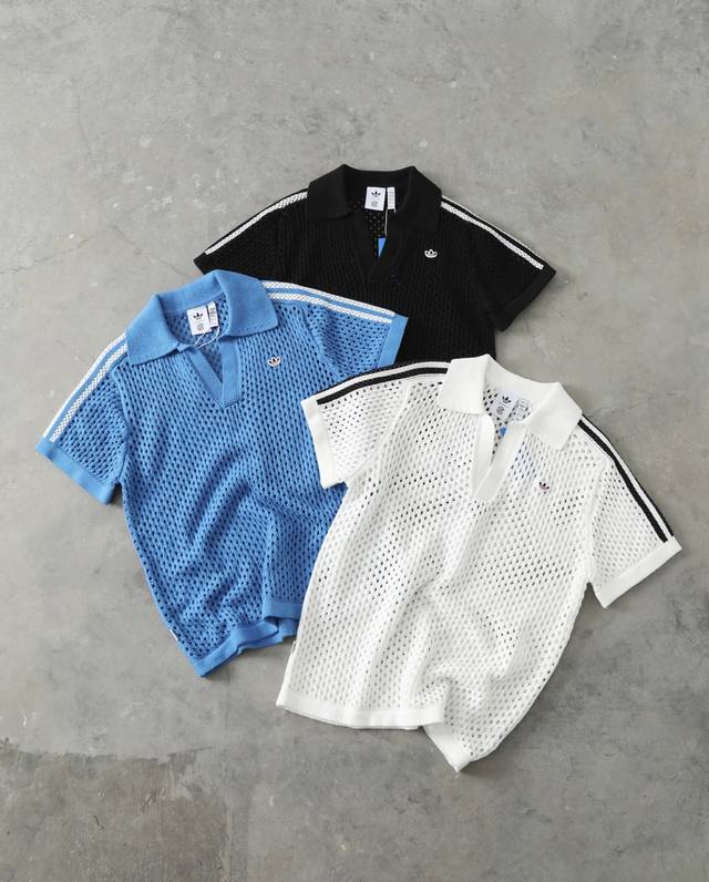 陈冠希同款Clot Adidas三叶草联名V领针织短袖四季皆宜 纯棉毛线不起球！分量十足 陈冠希同款 三色都好看 三标辅料齐全 颜色： 白色 蓝色 黑色S衣长6