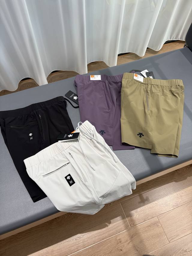 Descente迪桑特Training系列Tough Woven防晒训练男士运动短裤颜色：黑色 原子灰 卡其绿 紫色.尺码：M-3Xl细节图.