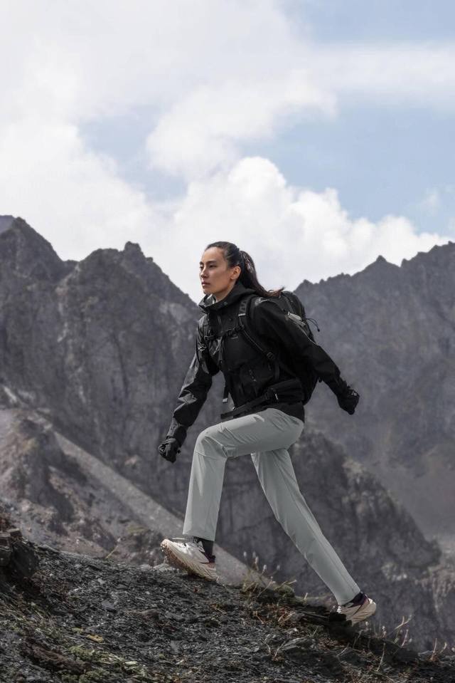 凯乐石Kailas T10-M系列运动户外Cordura耐磨防风专业登山徒步软壳休闲裤- 面料 : 采用Cordura尼龙66材料，易磨损的膝盖和臀部等部位使用