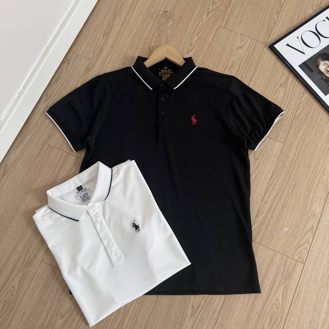 Ralph Lauren 拉夫劳伦 经典基础小马刺绣Logo翻领Polo衫选用高弹透气面料，轻盈柔滑，具备良好的透气性与排汗功能，即使在高温或运动场景中也能保持