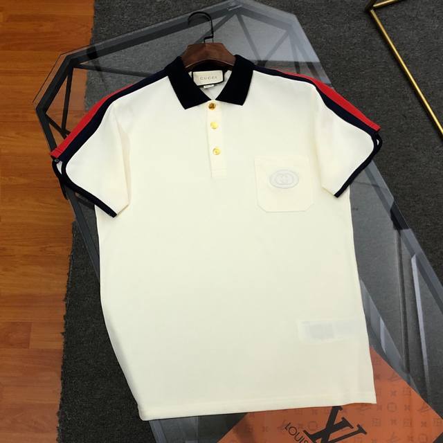 Gucci古驰2025Ss新款Logo刺绣Polo衫T恤原版面料高版本高品质 网红明星同款采用跟原版面料 胸前万针刺绣标识 定制定染 手感非常舒服 超级百搭好看