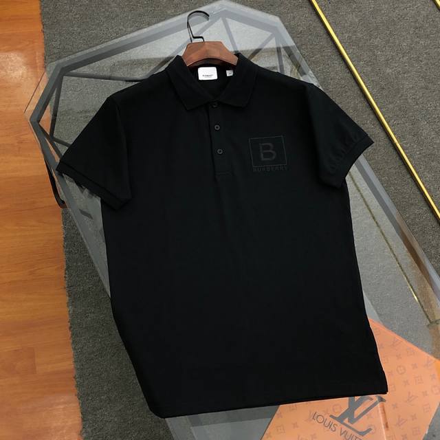 Burbberry巴宝莉2025新款经典刺绣Logo 翻领Polo衫T恤高版本高品质 原版面料网红明星同款官网绣翻领现货！采用原版面料 翻领和袖口标志性格子拼接