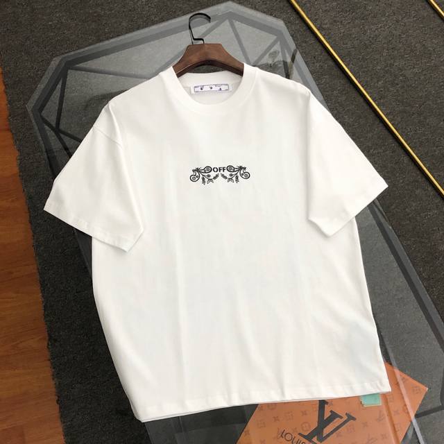 Off-White 2025新款字母Logo印花短袖T恤原版面料高版本高品质 网红明星同款采用定织定染高克重原版面料，洗水完高达 G纯棉面料，螺纹增加到2.7不