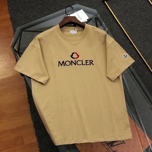Moncler 蒙口2025春夏新款刺绣Logo圆领短袖T恤高版本高品质原版面料 网红明星同款胸前字母Logo印花工艺，纯棉面料，手感非常舒服 超级百搭好看的一