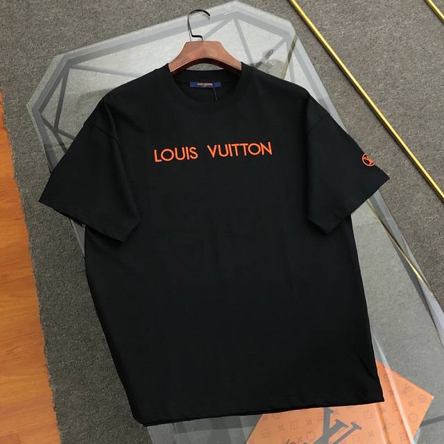 Lv路易威登2025春夏新款刺绣Logo短袖T恤原版面料高版本高品质 网红明星同款定制定染简约基础款，简单大气，精致时尚，纯棉面料，面料柔软舒适 手感舒服 超级