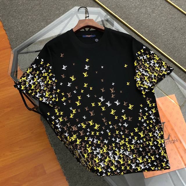 Lv路易威登 春夏新款印花Logo短袖T恤原版面料高版本高品质 网红明星同款面料全新升级，100%棉32支 克洗水纯棉面料，舒适透气，洗水不变形不缩水。经典简约